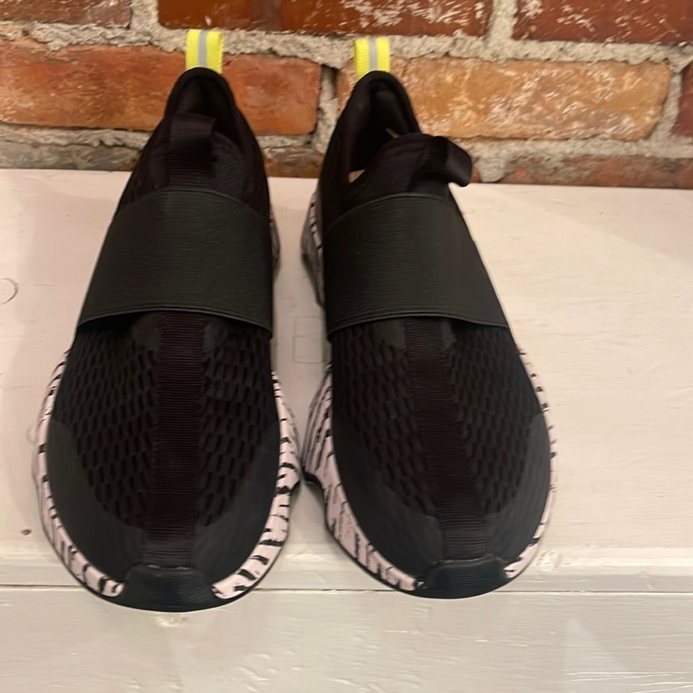 Sorel women’s size 8 sneakers - like new.